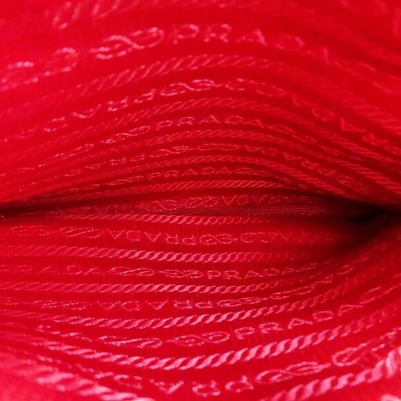 Authentic PRADA Red Galleria Saffiano Leather 2-Way Shoulder Bag - Picture 3 of 8